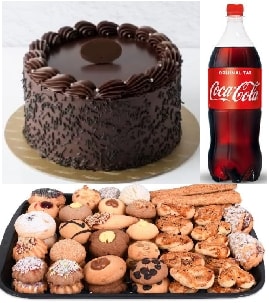 Klasik Çikolatalı Yaş Pasta 1 Kg Karışık Kuru Pasta Yanında Kola